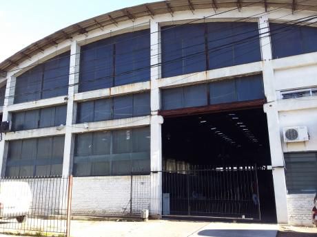 Gran Galpón De 1200 M2 En Brazo Oriental