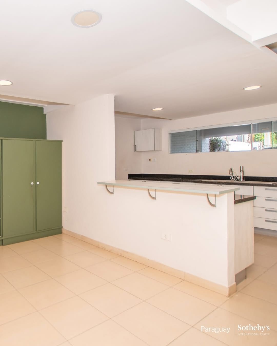 550.000 USD - HERMOSA Y AMPLIA RESIDENCIA EN MBURUCUYÁ — foto 3