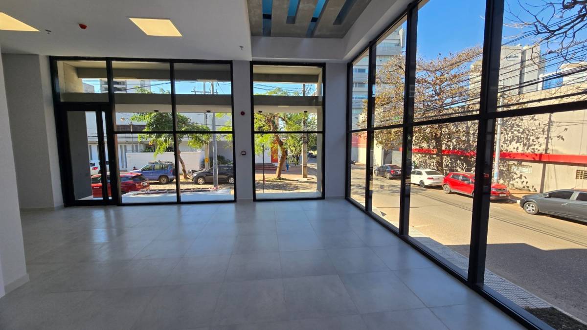 LOCAL COMERCIAL EN ESQUINA ZONA SHOPPING DEL SOL — foto 3