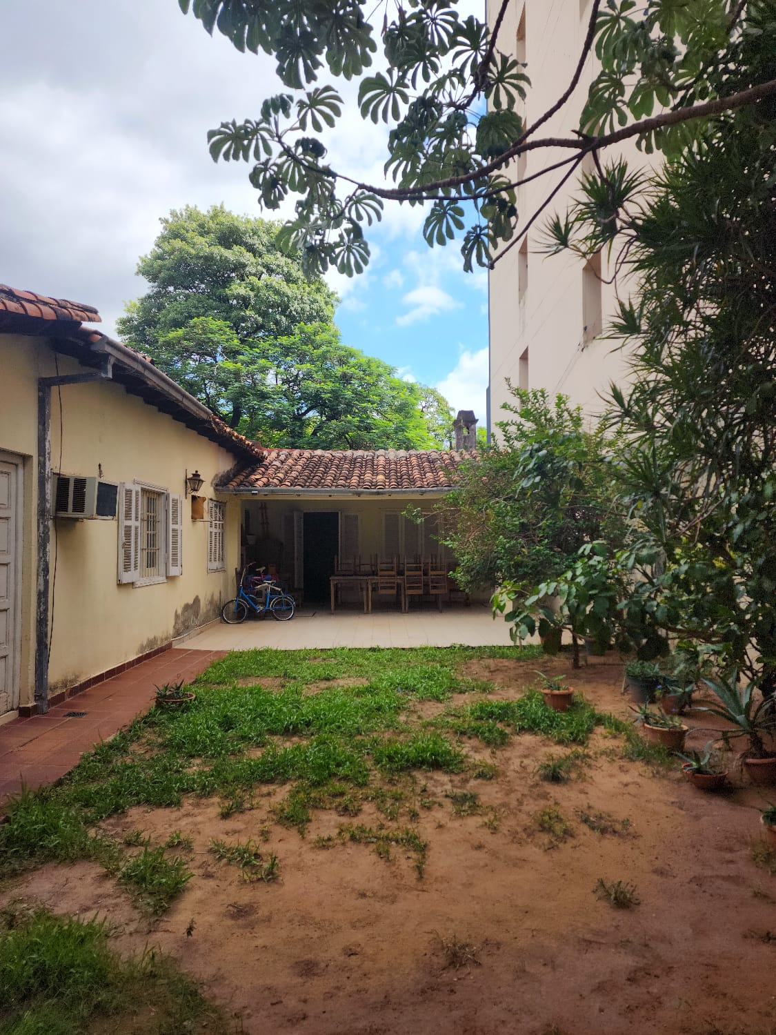 ¡VENDO AMPLIA PROPIEDAD CON CONSTRUCCIÓN A DEMOLER! — foto 2