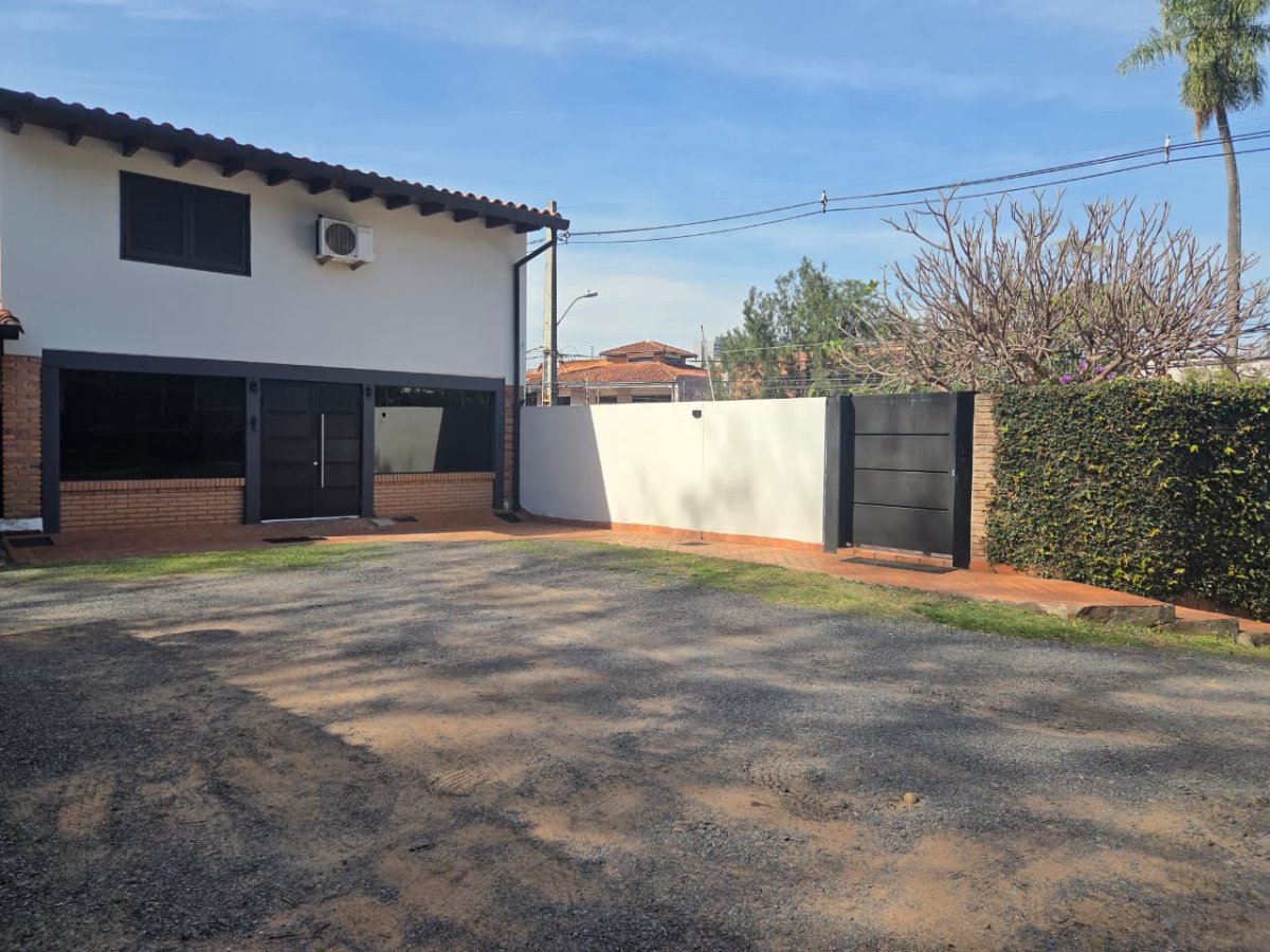 ALQUILO CASA 3 DORMITORIOS BARRIO MARISCAL ESTIGARRIBIA!!!! — foto 2