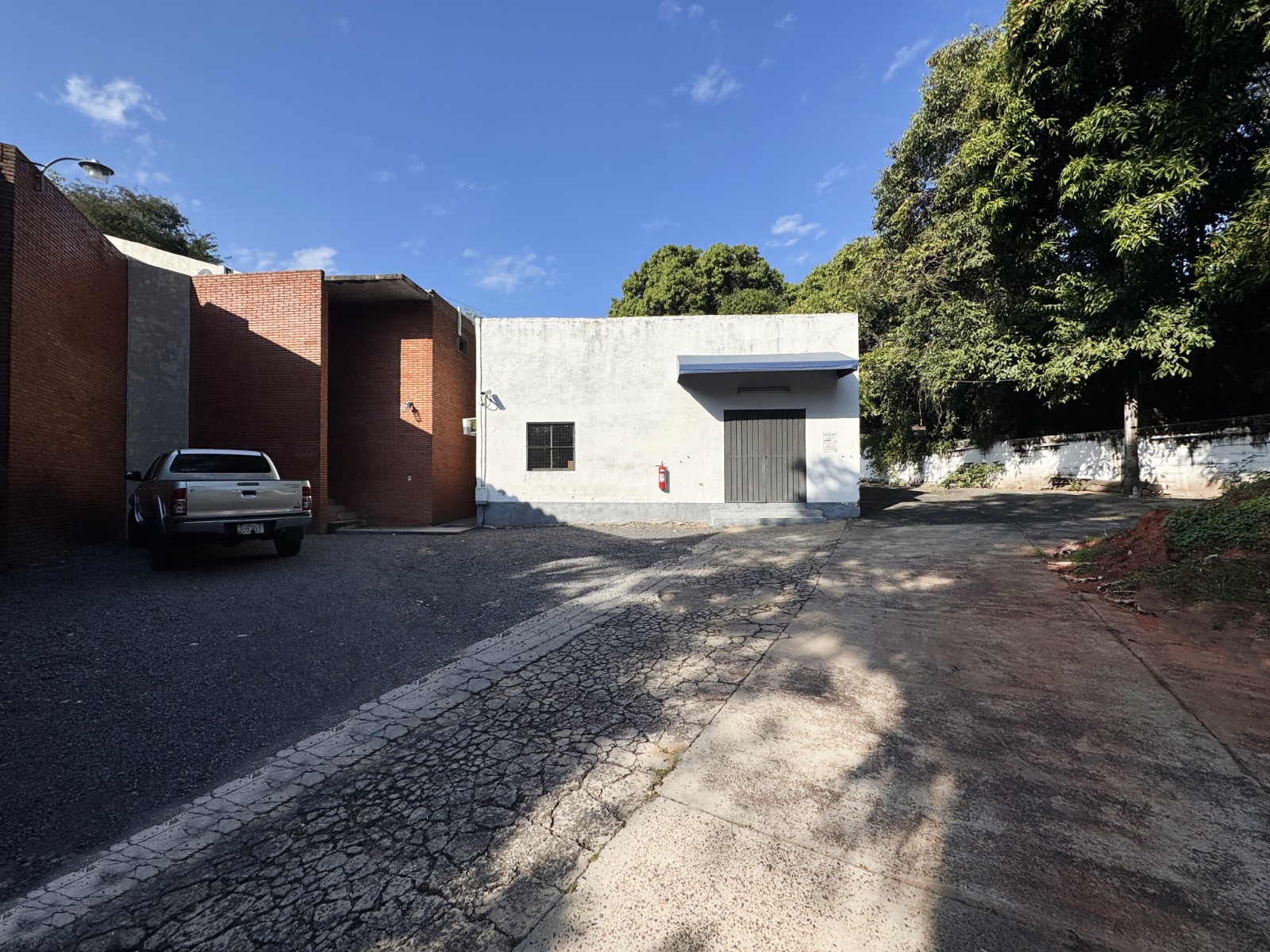 ALQUILER – IMPORTANTE INMUEBLE CORPORATIVO/COMERCIAL SOBRE AVDA. ESPAÑA — foto 2