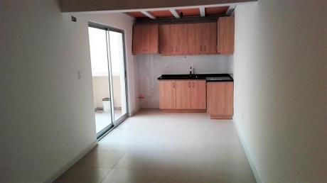 Estrene! Hermoso Reciclaje Con Patio Propio, Excelente Punto