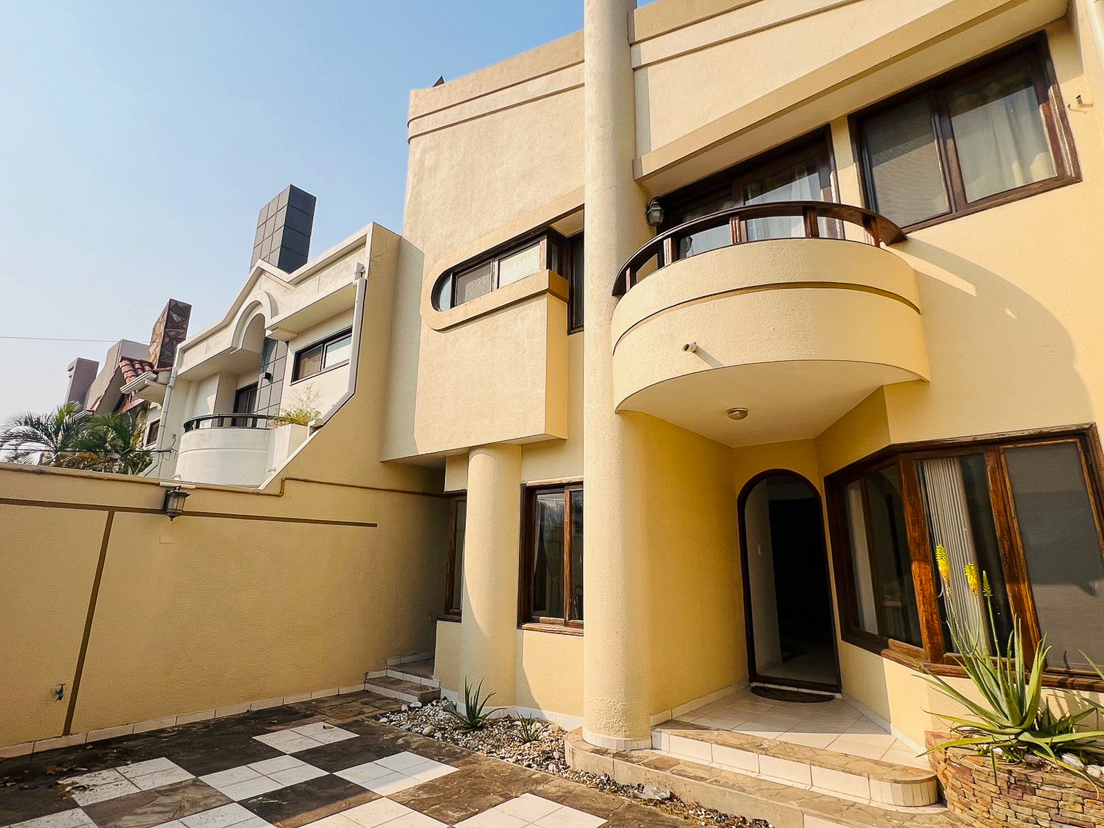 CASA AMOBLADA EN URBARI 