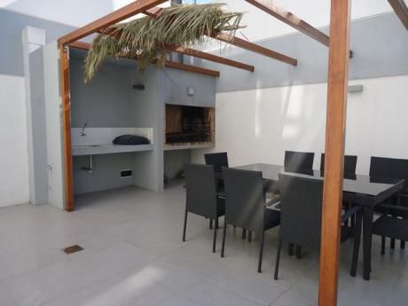 Apartamento Con Patio Y Parrillero Propio A Mts. De Rbla.!!!