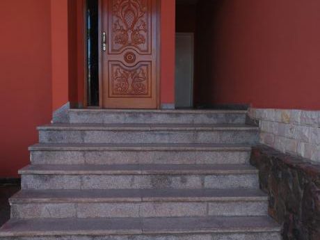 Alquilo Amplia Casa Zona Japón