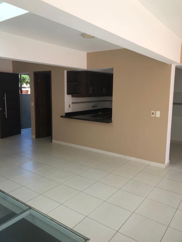 ALQUILER O VENTA DE TRÍPLEX CON QUINCHO BARRIO AMERICA – ZONA CONMEBOL — foto 3