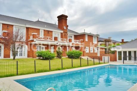 Soberbia Residencia En Magnifico Entorno