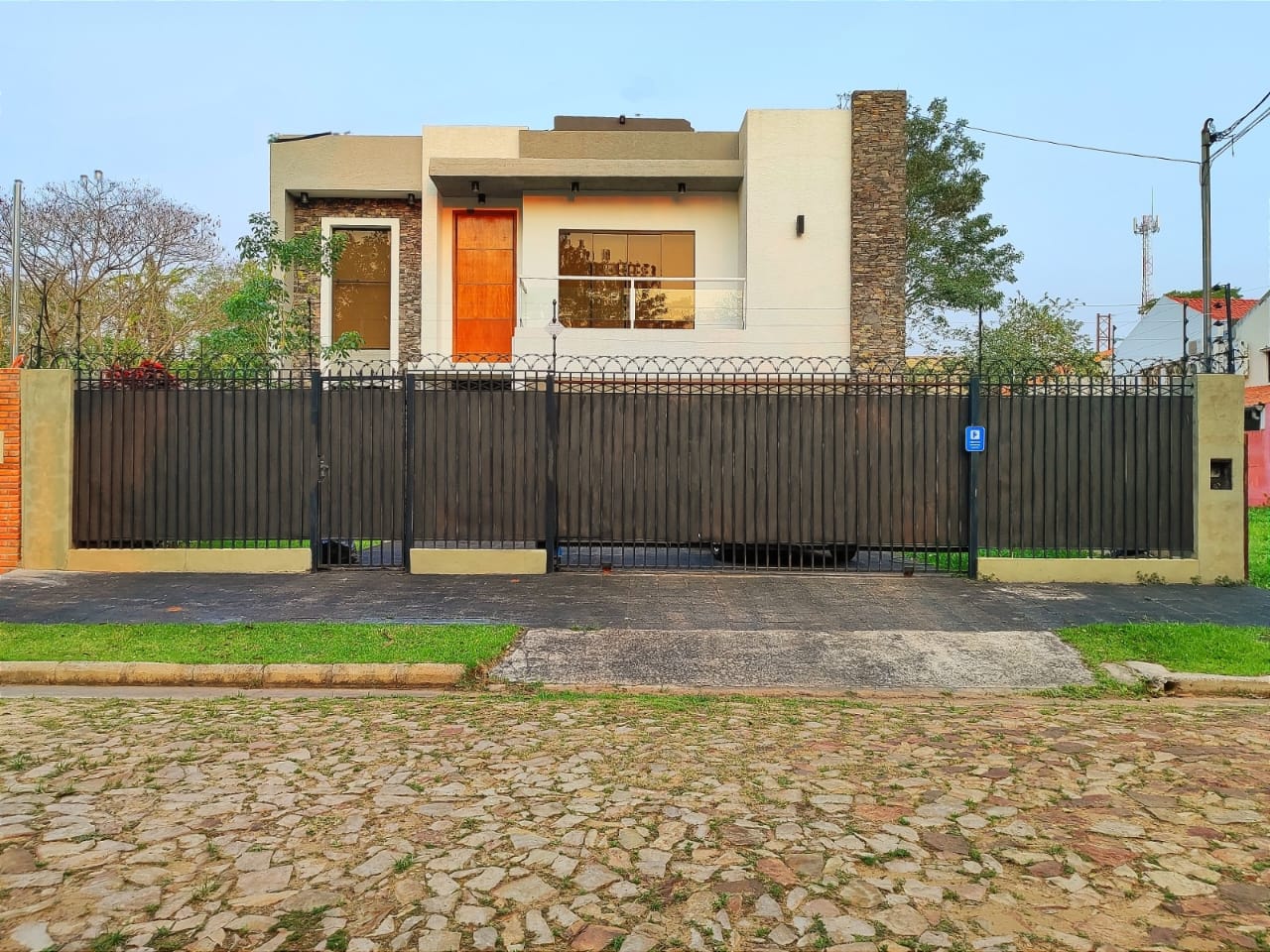 EN VENTA HERMOSA RESIDENCIA EN BO. KENNEDY — foto 2