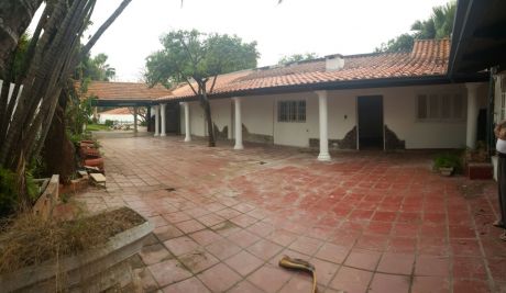 Amplia Casa Sobre Avda. Mcal. Lopez
