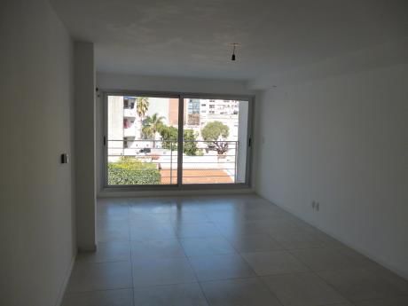 26 De Marzo Esq. Osorio. Vivienda U Oficina. Amplio, Luminoso. Opc. Garaje.