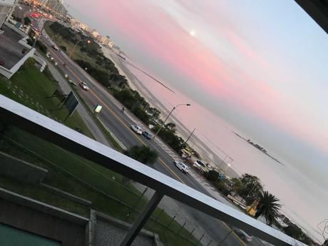 Una Locura De Lindo, Frente A Rambla