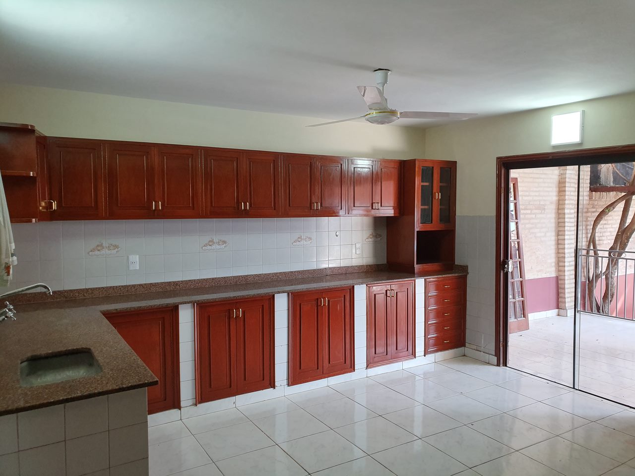 RESIDENCIA CON EXCELENTE UBICACIÓN — foto 2