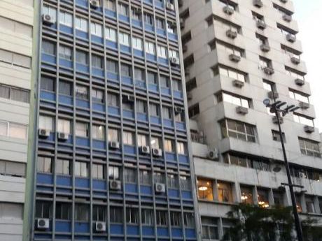 Oficina Sobre 18 De Julio Con Opción Gge.-