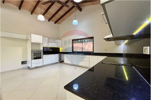 Casa-Venta-PY Cordillera San Bernardino Arturo Bray casi Nan Arturo — foto 3