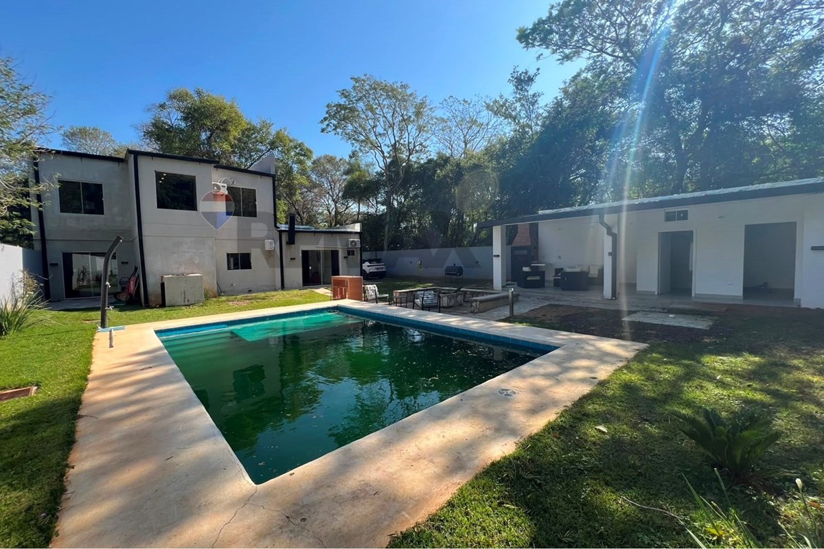 EN VENTA AMPLIA CASA DE VERANO EN SAN BERNARDINO — foto 2