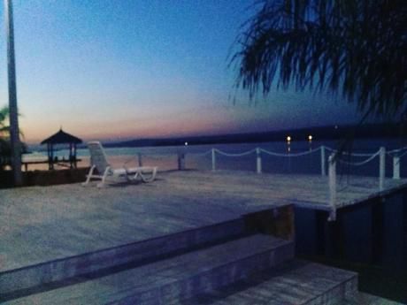 Alquilo Casa En Sanber Al Borde Del Lago Con Piscina