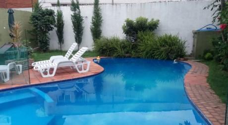 Se Vende Casa En Carrasco De 5 Dormitorios 4 Baños Y Piscina