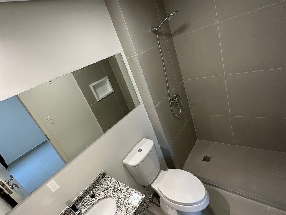 ALQUILO DEPARTAMENTO 2 DORM EN LUQUE — foto 2