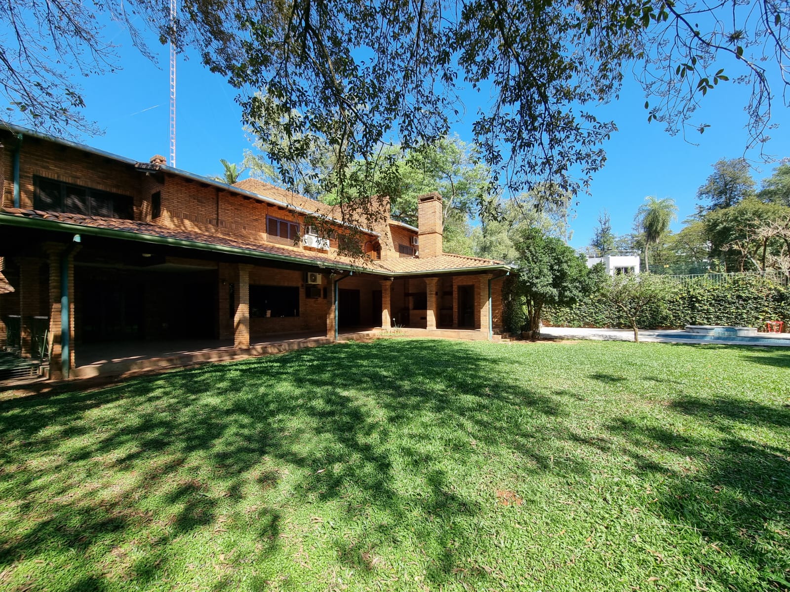 Alquilo hermosa residencia! Sobre la Avda Mariscal López casi Madame Lynch — foto 3