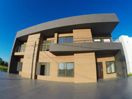 Casa En Venta A Estrenar En "condominio Santa Cruz De La Colina" Urubó
