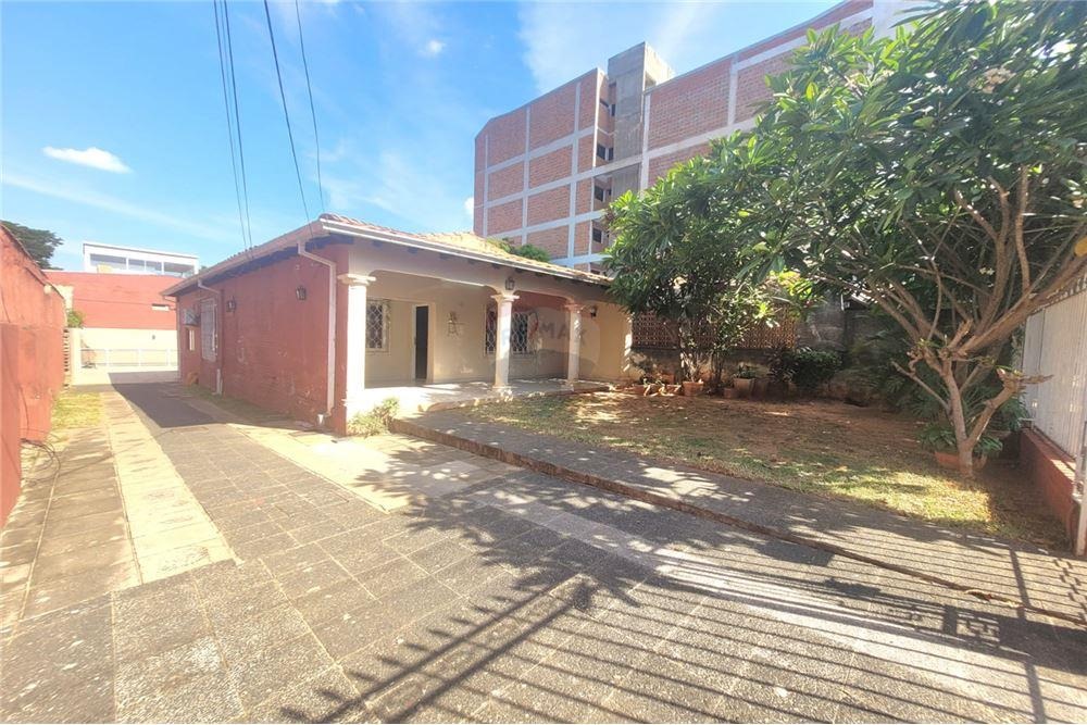 VENDO TERRENO EN MBURUCUYA A MEDIA CUADRA DE SANTISIMA TRINIDAD — foto 2