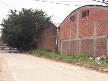 Galpón Cerrado De 600 Mts2 En Esquina