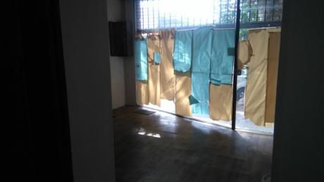 Local Comercial Con Vidriera Sobre Avenida 60m2