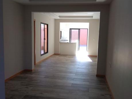 Estupenda Casa En Las Piedras.
