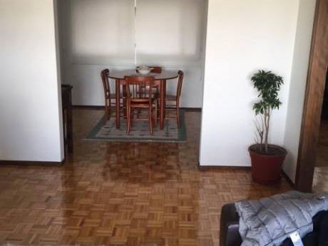 Apartamento Impecable 2 Dorm Y Servicio En Pocitos Sobre Cavia