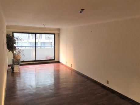 Apartamento En Venta En Pocitos 3 Dormitorios Y Servicio