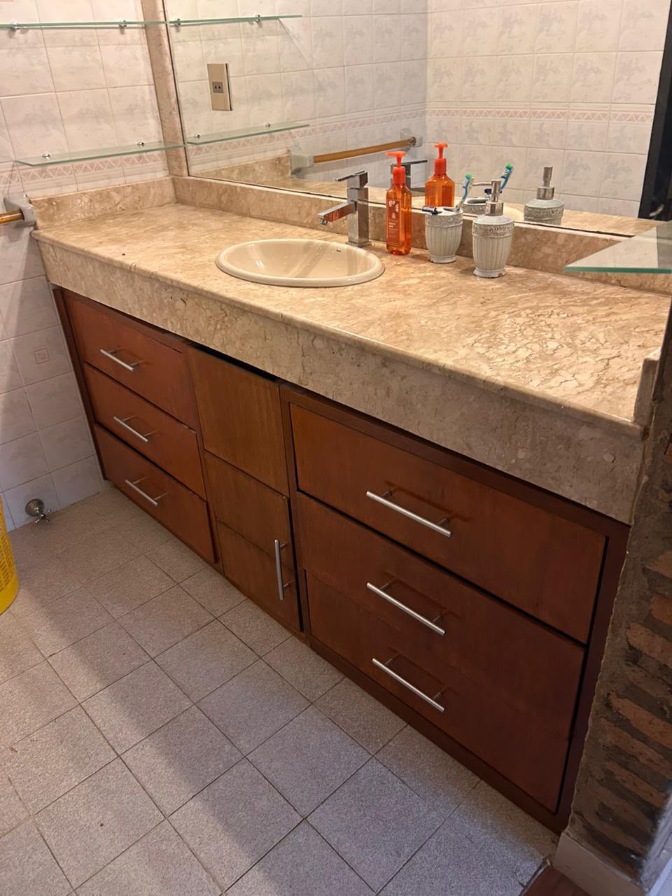 Alquilo Casa semi amoblada en Lambare zona residencial , Barrio Felicidad — foto 3