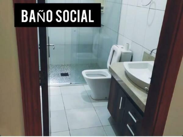 VENDO CASA EN PEDRO JUAN CABALLERO C/ PISCINA - foto 5
