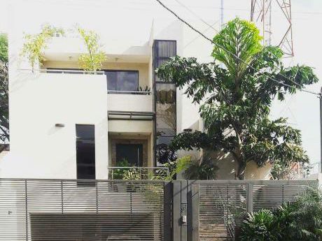 Capital Vende Hermosa Residencia Barrio Mcal. Estigarribia.