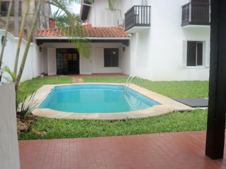 Elegante Residencia En Manora De 2 Pl 3 Dormitorios En Suite Piscina
