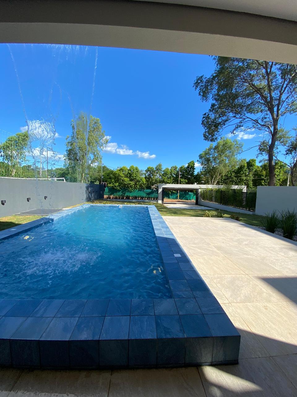 SAN BERNARDINO ZONA LOS ALPES EN VENTA HERMOSA CASA PAREADA DE 4 DORMITORIOS — foto 2