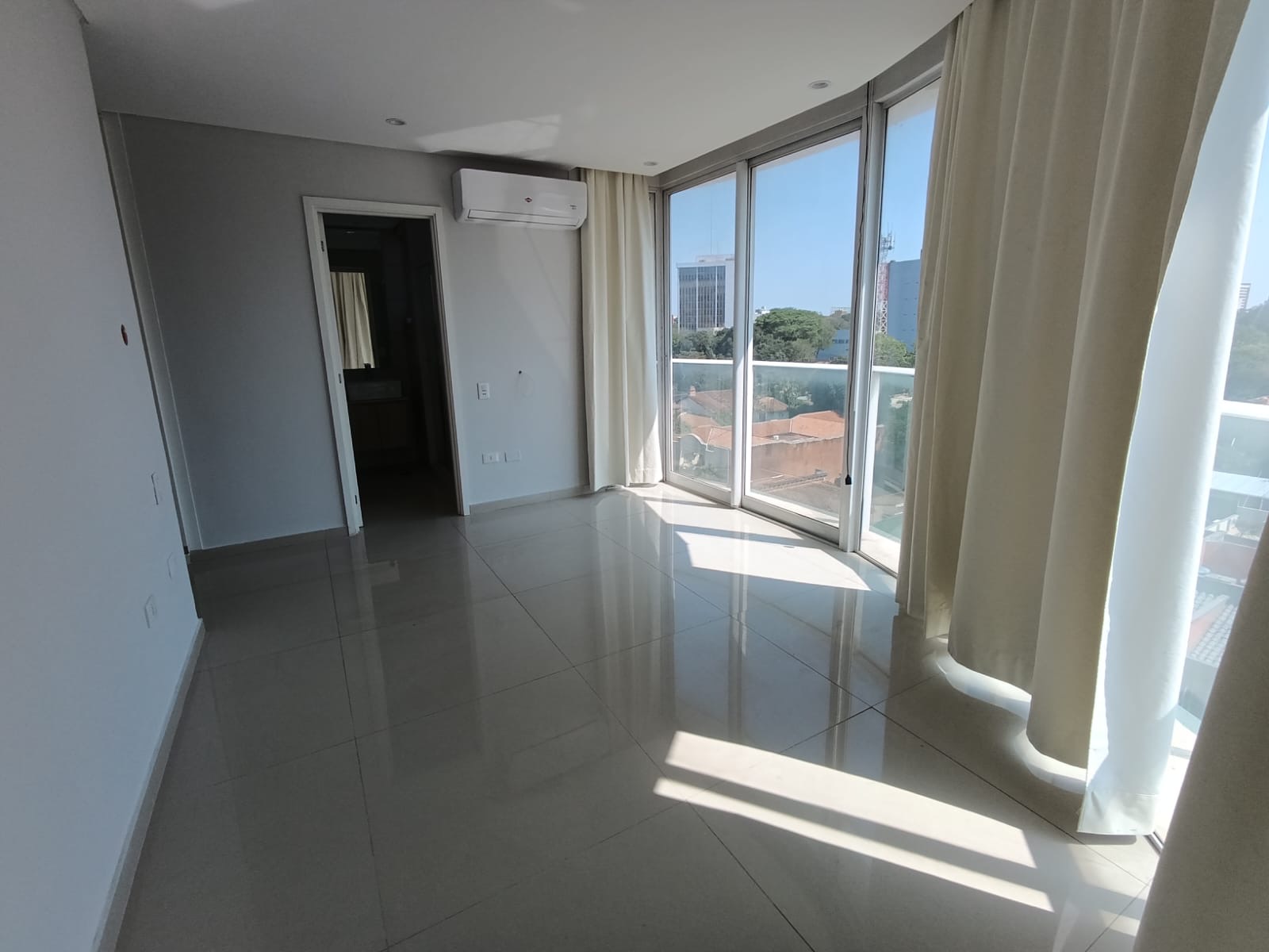 Alquilo departamento de 3 habitaciones en el barrio herrera de Asunción — foto 2