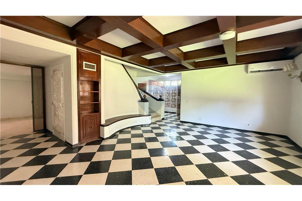 EN VENTA RESIDENCIA ZONA CENTENARIO — foto 3
