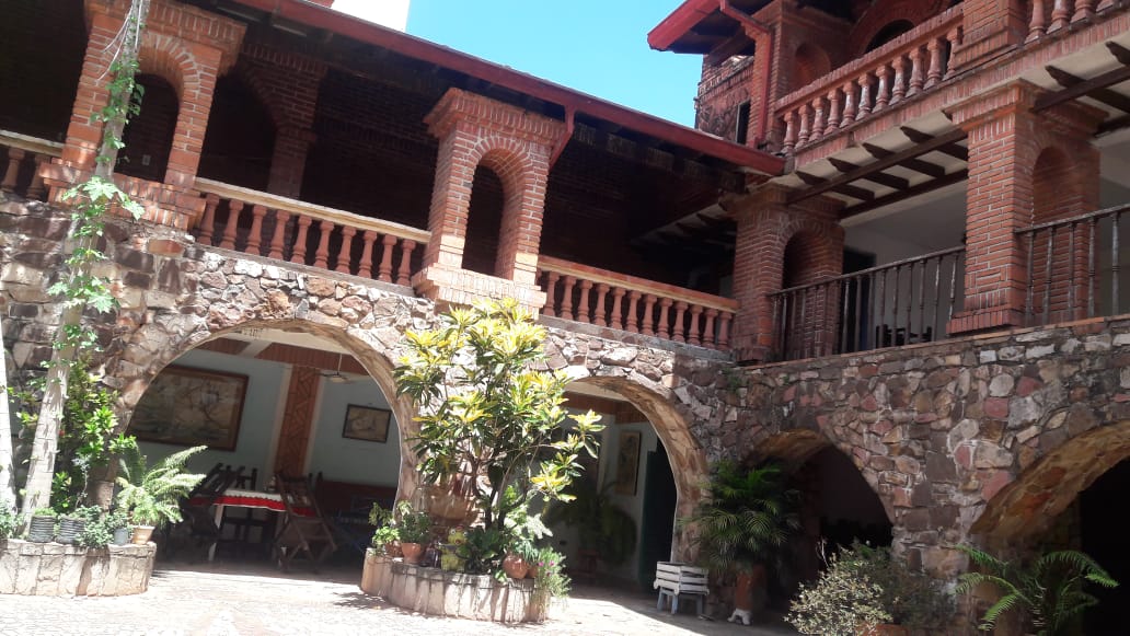 Casona Histórica ex Residencia de Pedro Ortega Piedra y Ladrillo Visto Asunción — foto 3