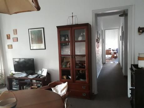 Dueño Vende Luminoso Apto, 2 Dormitorios, 50m2, Muy Buen Estado, En Tres Cruces