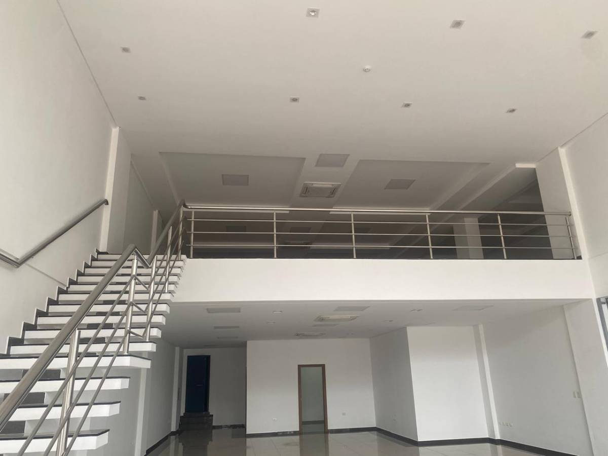 EN ALQUILER LOCAL COMERCIAL km 4 — foto 2
