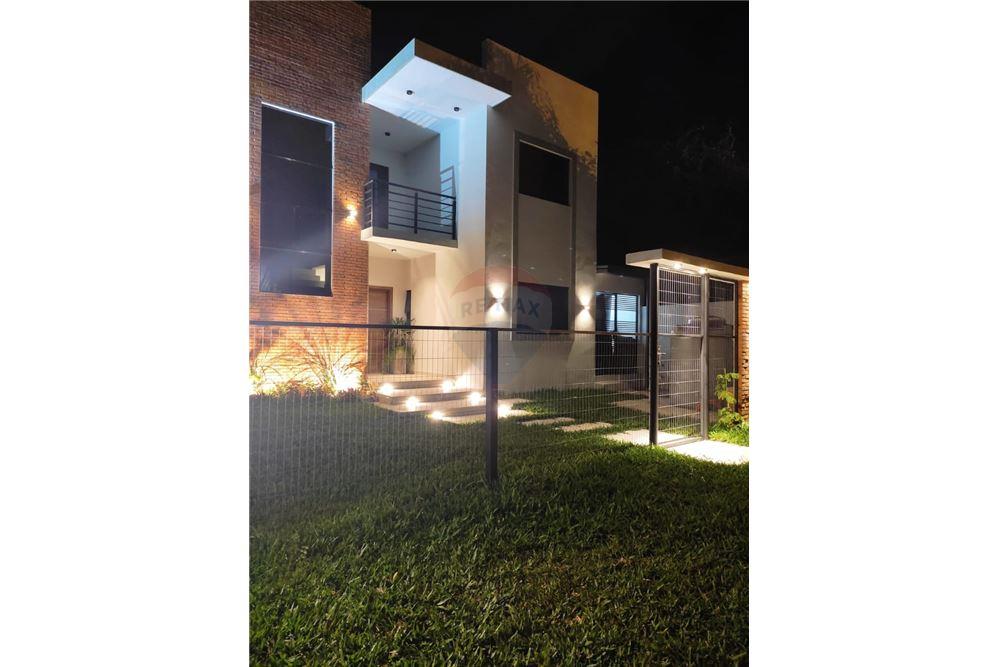 FINA CASA MINIMALISTA MUY BIEN EQUIPADA — foto 3