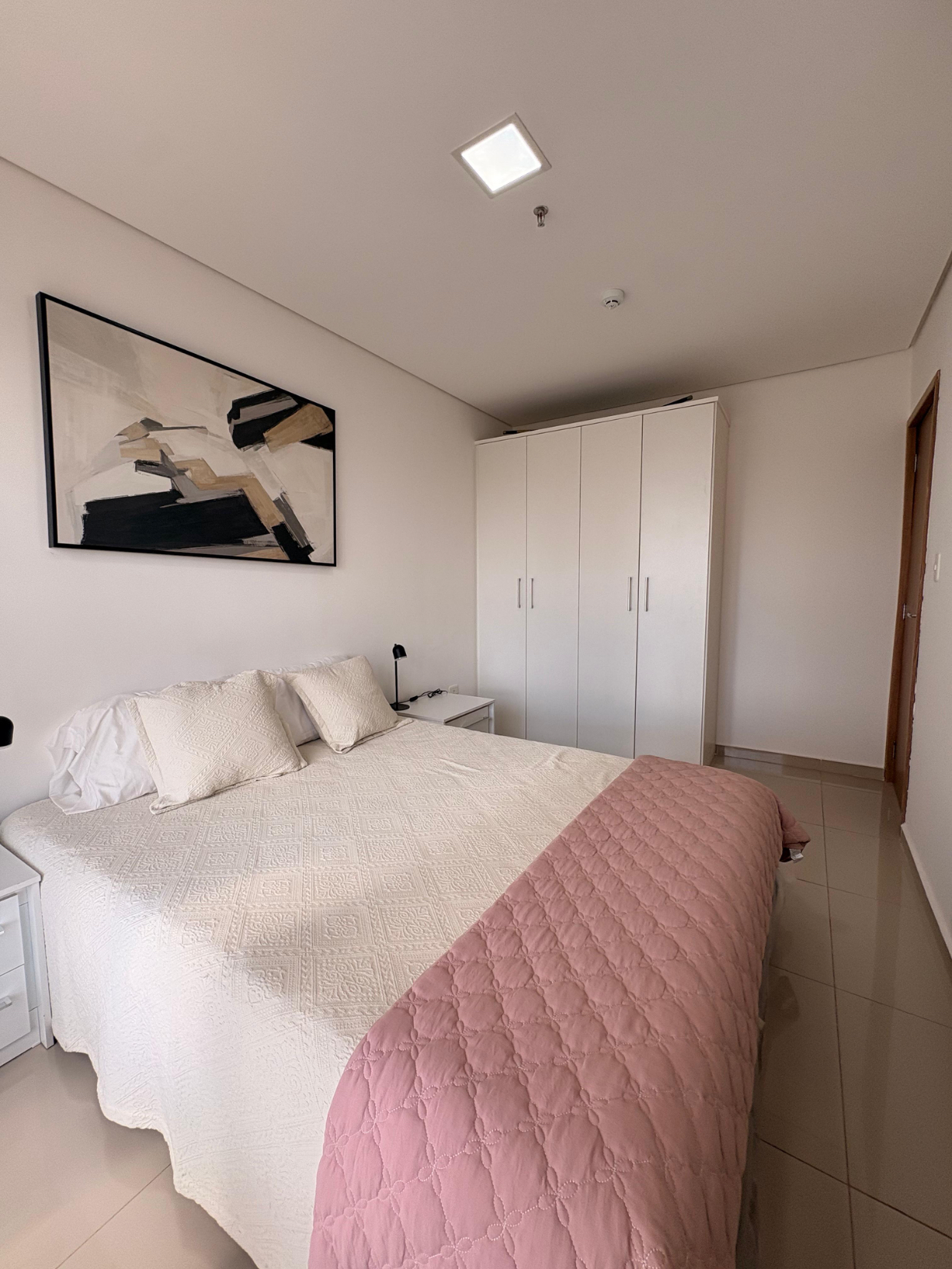 SANTÍSIMA TRINIDAD EN ALQUILER AMPLIO DEPTO DE 1 DORMITORIO AMOBLADO — foto 2