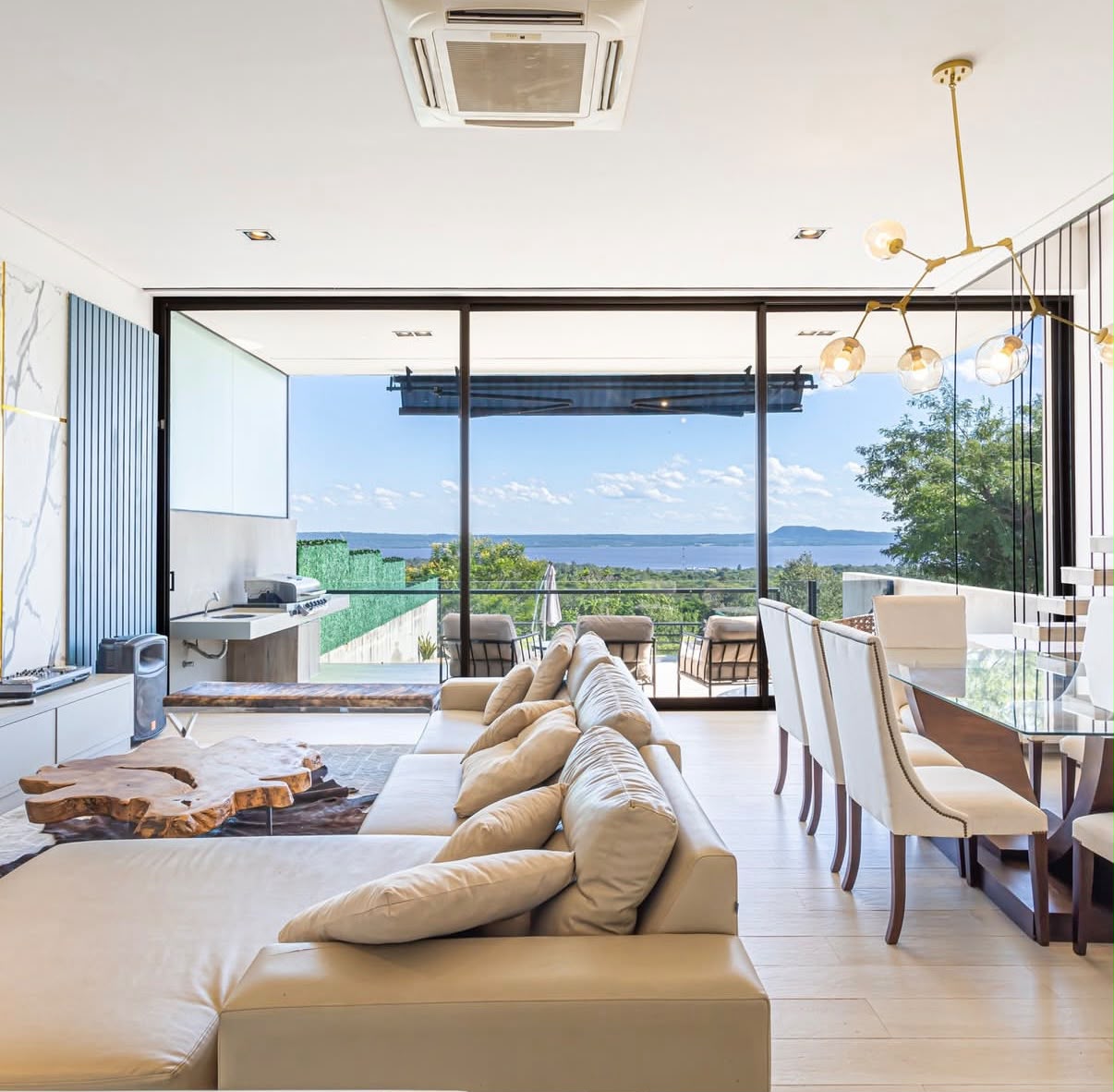 RESIDENCIA DE LUJO EN SAN BERNARDINO CON VISTA AL LAGO — foto 3