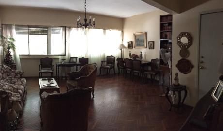 Venta Pocitos, 2 Dormitorios Y Servicio, Garaje