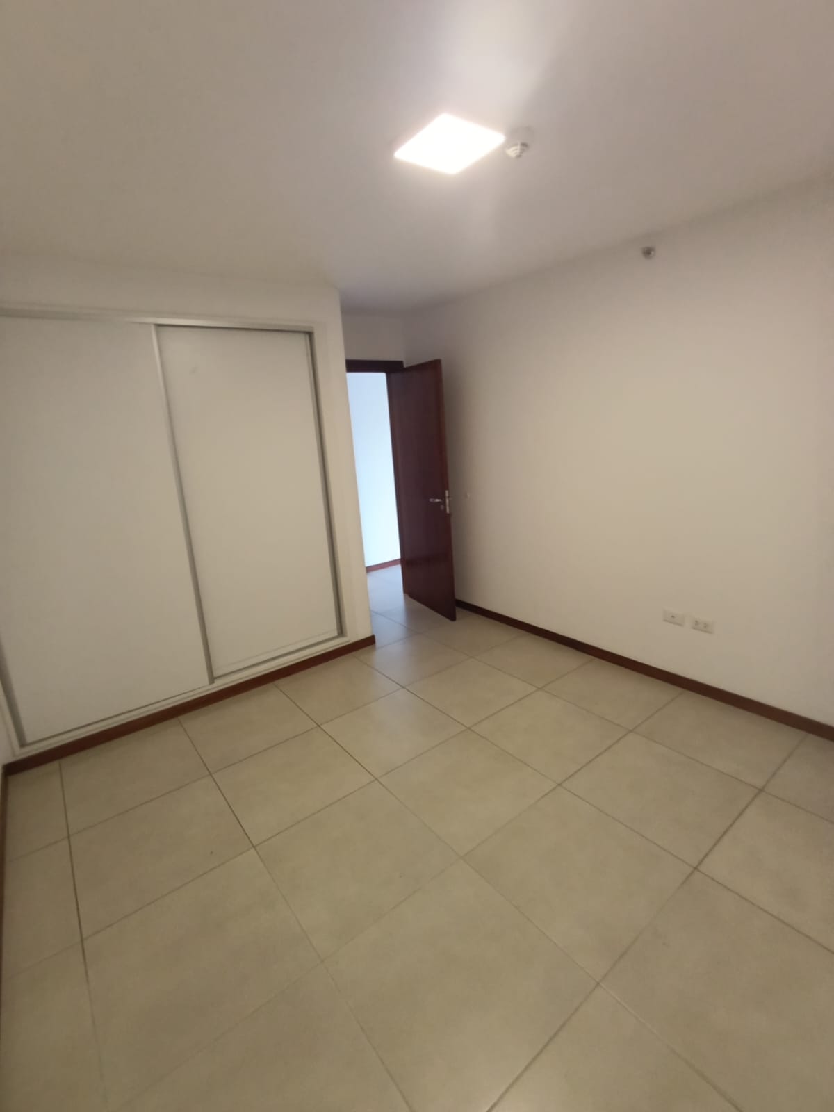 EN ALQUILER – DEPARTAMENTO DE 1 DORMITORIO | EJE CORPORATIVO — foto 3