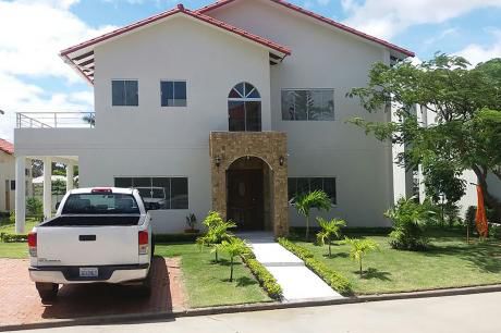 Hermosa Casa En Venta - Jardines I - Urubó
