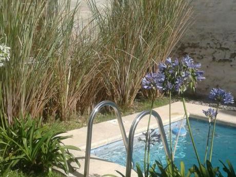 Apartamento Con Piscina Rodeada De Verde !!