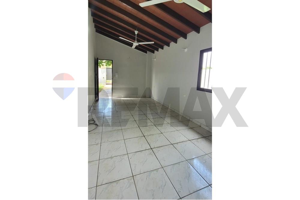 Casa - Alquiler - Luque, Central, Paraguay — foto 3