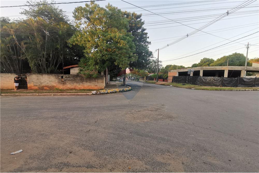 TERRENO EN ESTRATEGICA ESQ. DE LOMA PYTA — foto 3